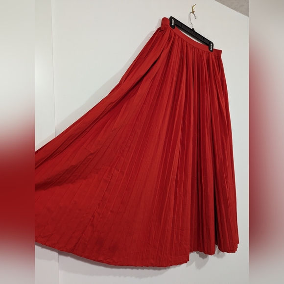 Red Elastic Waist Maxi Skirt s:3x (actually 1X) - Picture 4 of 8